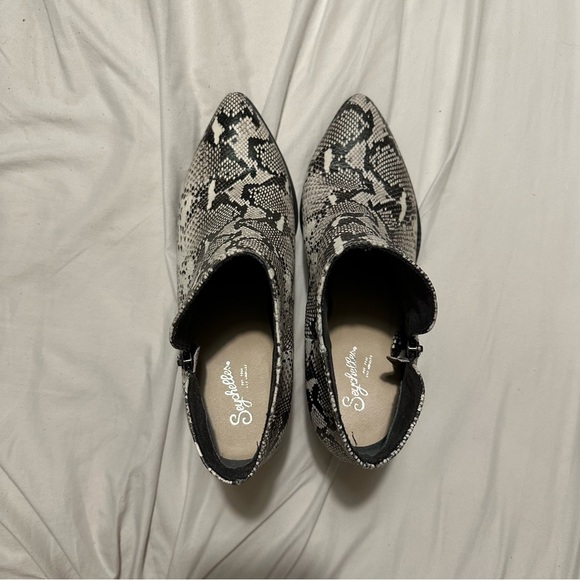 NEW! Python leather boots - Picture 2 of 6